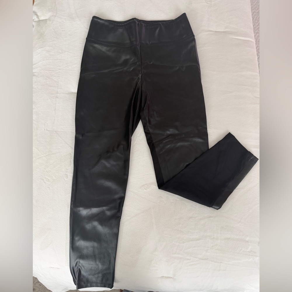 Victoria’s Secret Victoria Sport Sport Black Faux Leather Leggings size Large